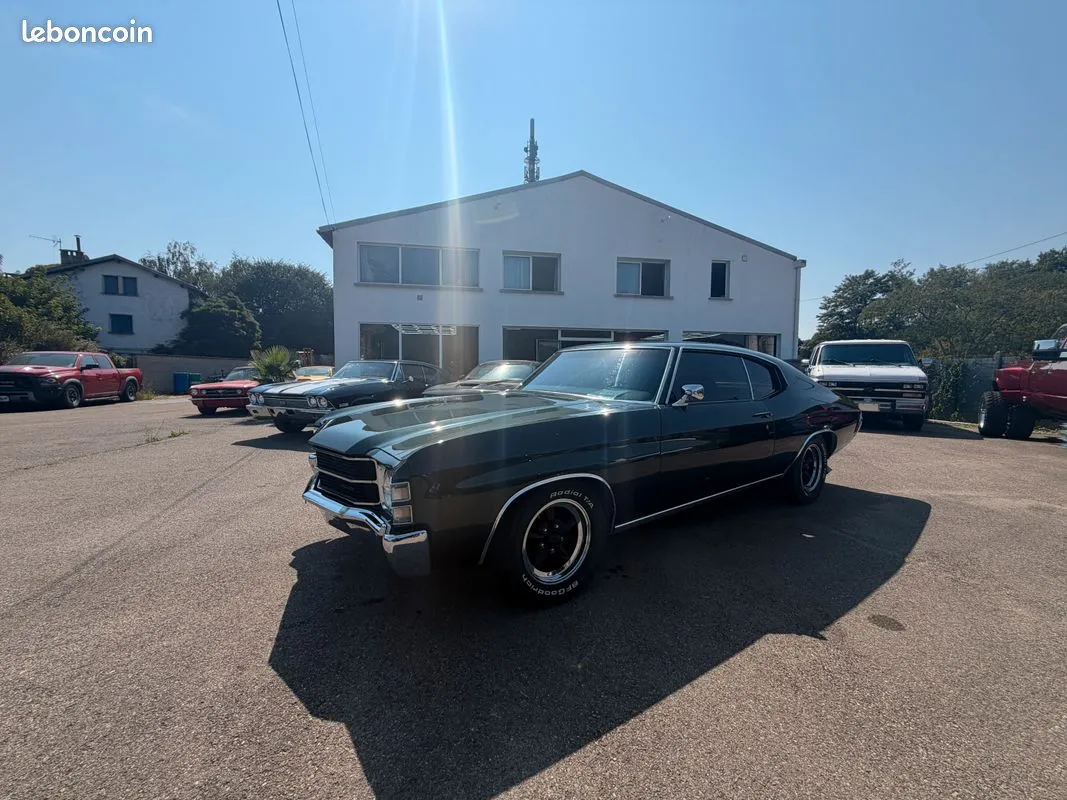 Chevrolet Chevelle SS350 vert métallisé de 1971 photographiée de trois quarts avant