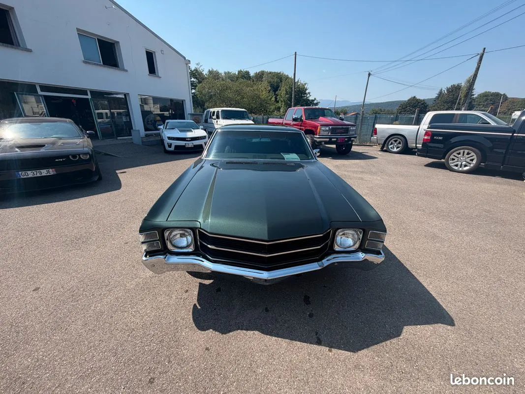 Chevrolet Chevelle SS350 vert métallisé photographiée de face