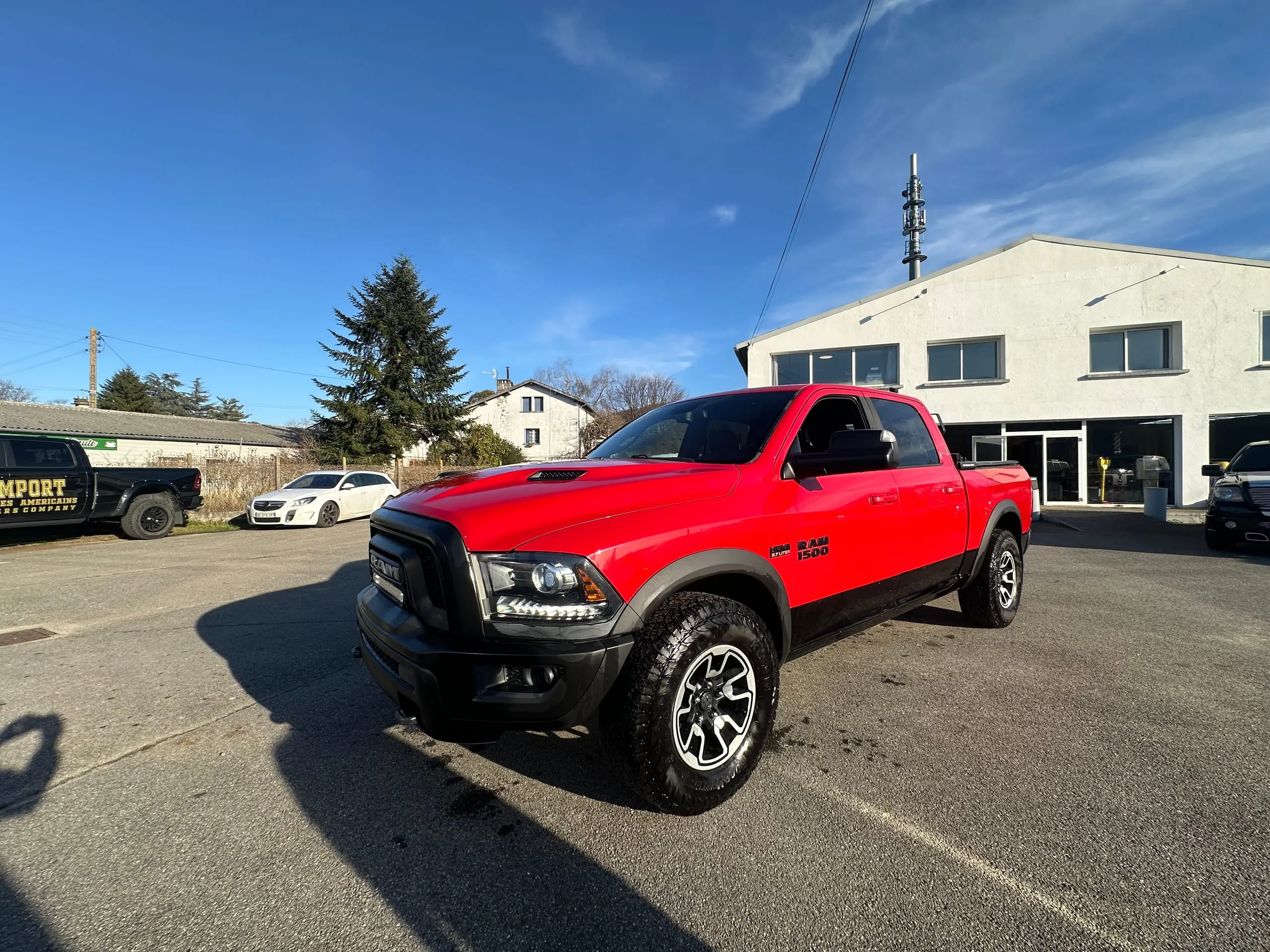 Dodge Ram Rebel rouge de 2016 photographié de trois quarts avant