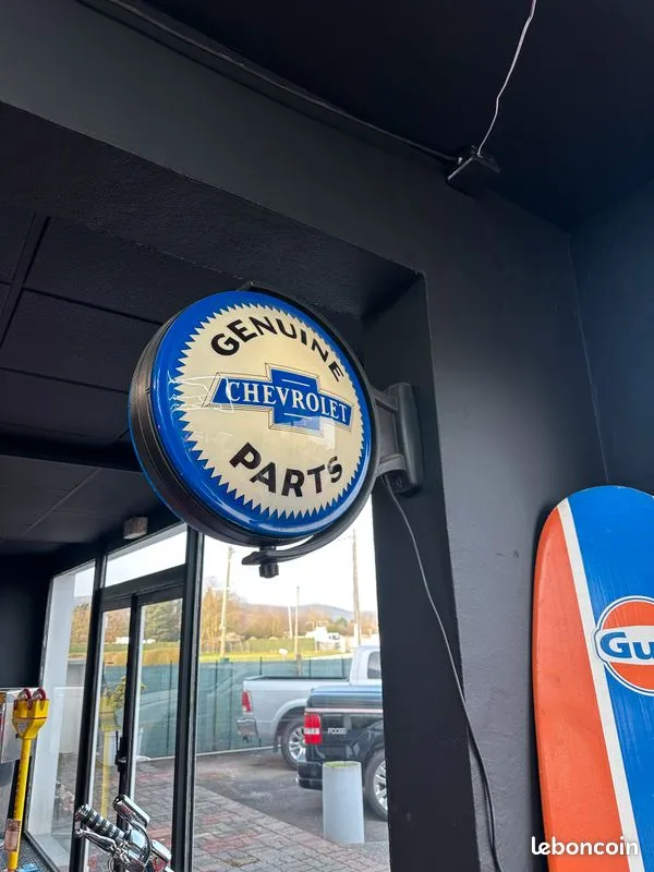 Enseigne ronde lumineuse Genuine Chevrolet Parts bleue et blanche